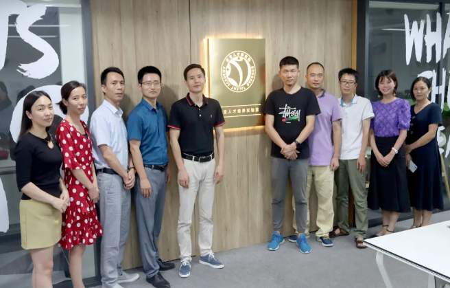 東寶人才研究實驗室揭牌儀式在東寶軟件總部隆重舉行！